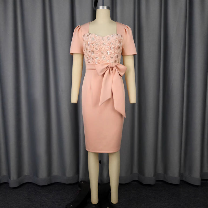 Damen figurbetontes Cocktailkleid mit floralen Applikationen und Schleifenakzent Echo Archiv