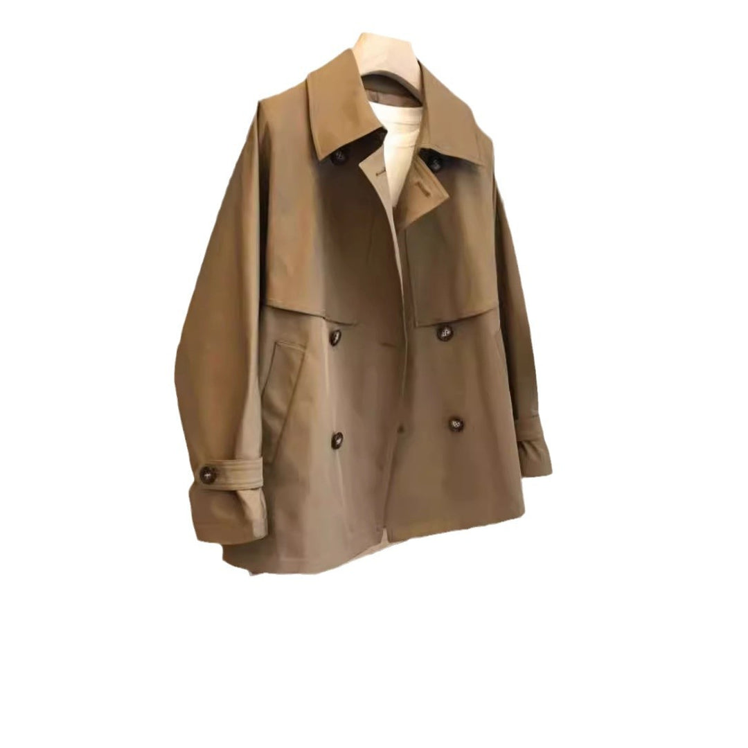 Damen Kurzgeschnittener Trenchcoat mit doppelreihiger Knopfleiste, Sturmklappe und Taillengürtel Echo Archiv