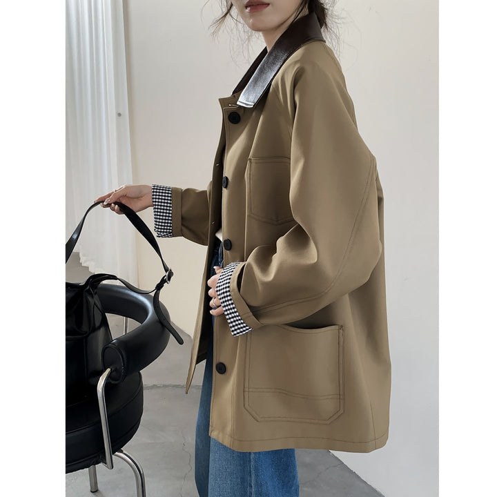 Damen Oversize Kurzjacke im Trenchstil mit Lederoptik-Kragen und karierten Umschlagmanschetten Echoarchiv