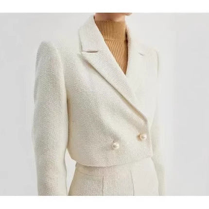 Damen Kurz geschnittener Bouclé-Blazer mit taillierter Silhouette und Doppelknopf Echo Archiv