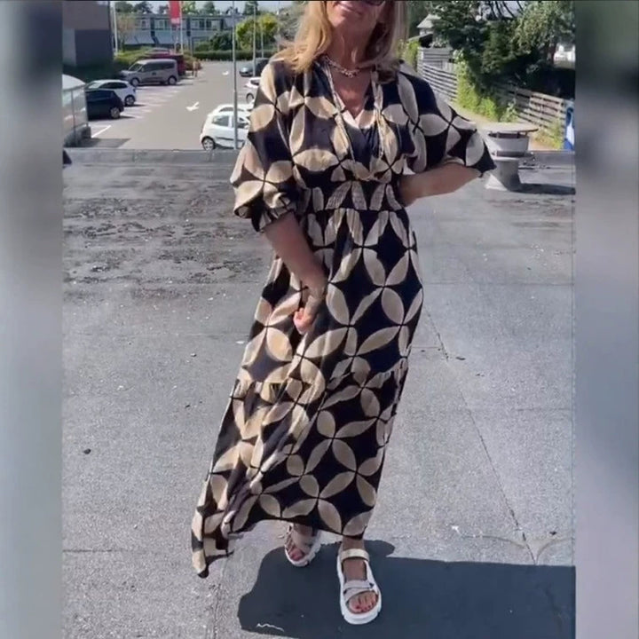 Damen nan Maxikleid mit geometrischem Alloverprint, smockierter Taille und Volantstufen Echo Archiv