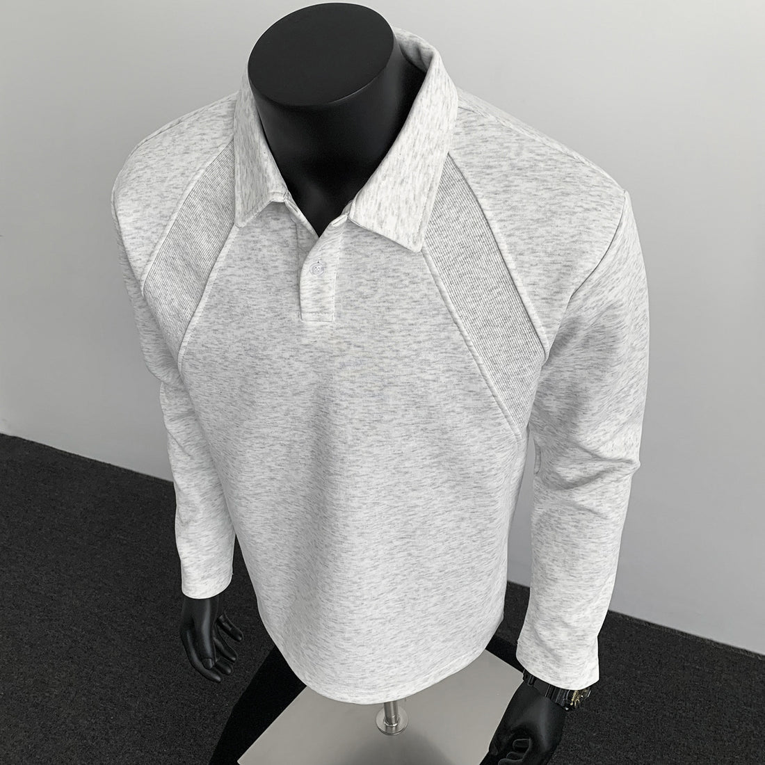 Herren Langärmeliges Polo mit Halbknopfblende, Raglannähten und Strukturpaneelen Echo Archiv