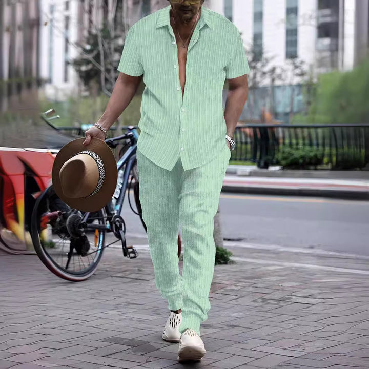 Herren Elegantes Kurzarmhemd mit passender Hose Echoarchiv