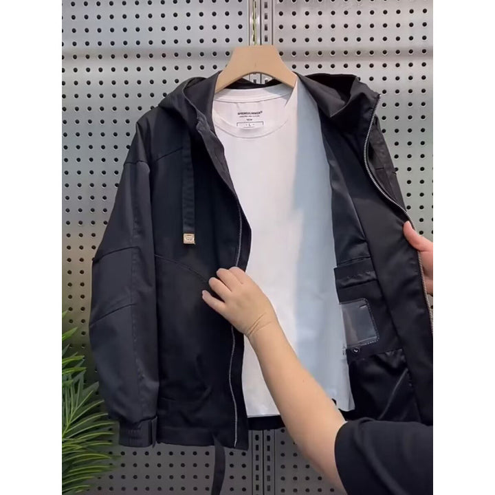 Herren Leichte Kapuzenjacke im Utility‑Stil mit Innenorganisation und Frontreißverschluss Echoarchiv