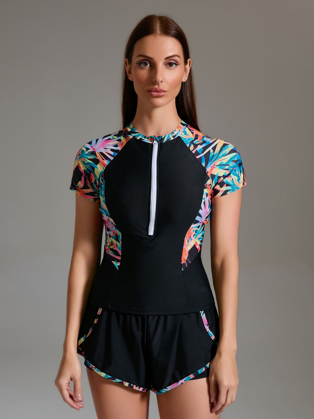 Damen Sportlicher Schwimmanzug mit innovativem Reißverschluss und stylischen kurzen Hosen Echo Archiv