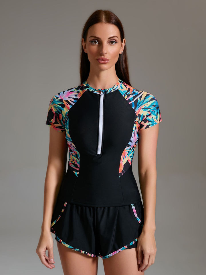 Damen Sportlicher Schwimmanzug mit innovativem Reißverschluss und stylischen kurzen Hosen Echo Archiv