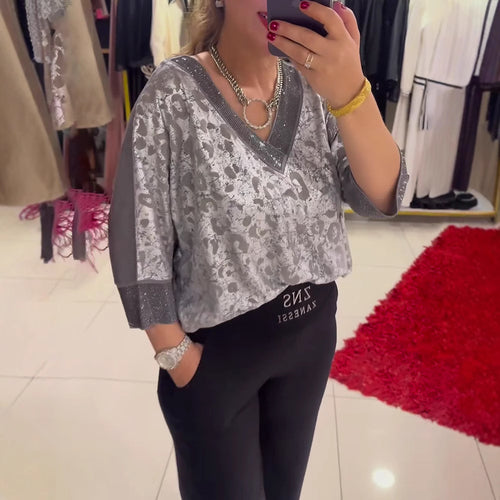 Damen nan schimmerndes Jacquard-Blusenshirt mit V-Passe in Schmuckoptik und dreiviertelärmeln Echo Archiv