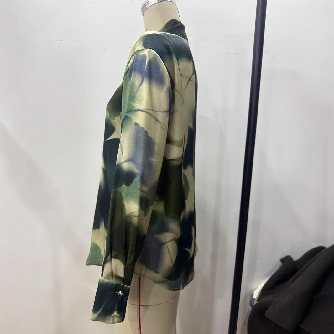 Damen nan seidenähnliche Hemdbluse mit verdeckter Knopfleiste und abstraktem Print Echo Archiv