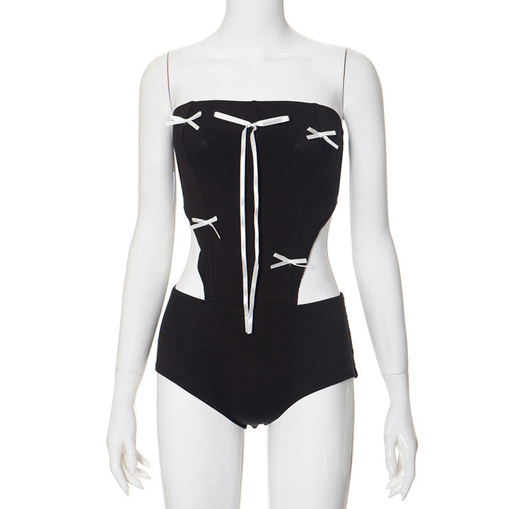 Damen Bandeau-Badeanzug mit dekorativen Kordelzügen und figurformendem Schnitt Echo Archiv