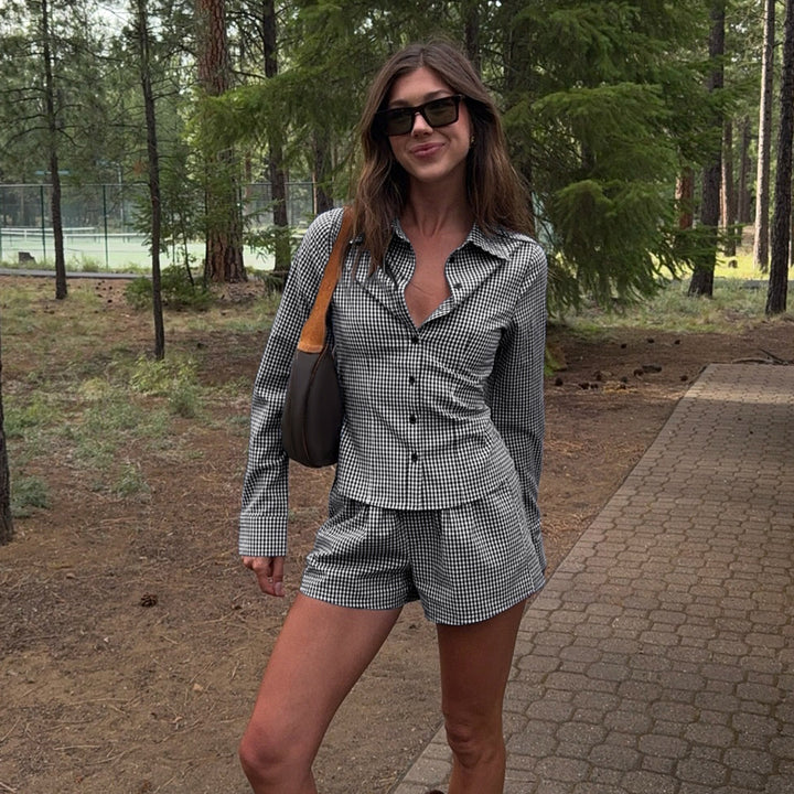 Damen nan zweiteiliges Vichy-Set aus taillierter Blusenjacke mit Wiener Nähten und Highwaist-Shorts Echo Archiv