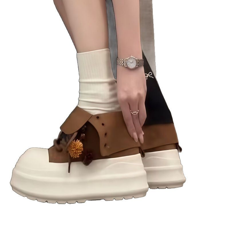 Damen Sportliche Plateau-Sneaker mit verspielten Anhängern Echo Archiv