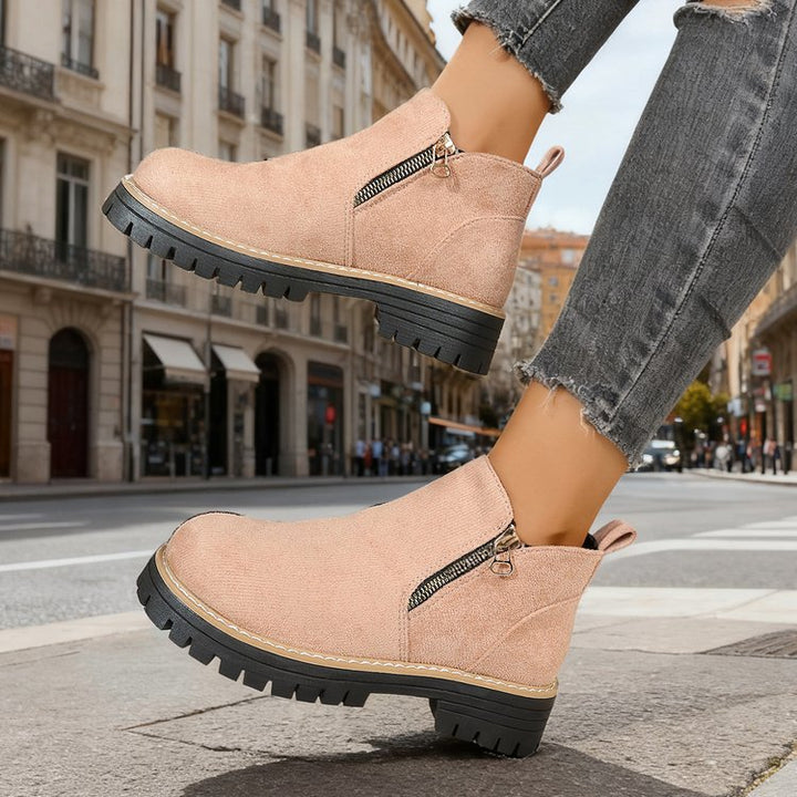 Damen nan Wildlederoptik-Ankleboots mit seitlichem Reißverschluss, Pull-Tab und profilierter Traktorsohle Echo Archiv