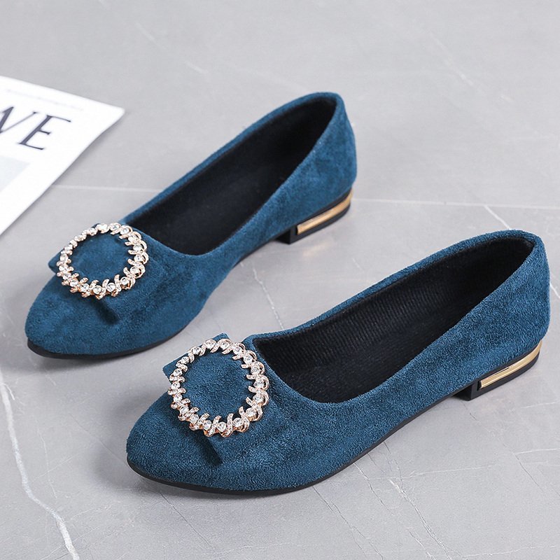 Damen nan elegante Veloursoptik-Ballerinas mit dekorativer Schmuckbrosche und kleinem Blockabsatz Echo Archiv