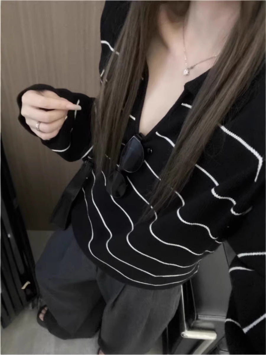 Damen Lässiger Oversize‑Strickpullover mit Polokragen und feiner Querstreifenoptik Echoarchiv