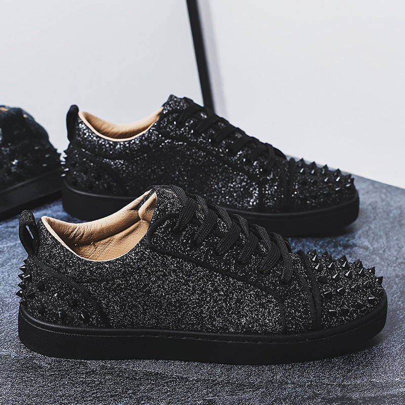 Damen glitzernder Low-Top Sneaker mit spitzem Nietenbesatz und gepolstertem Lederfutter Echo Archiv