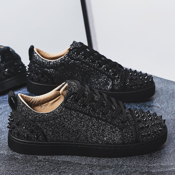Damen glitzernder Low-Top Sneaker mit spitzem Nietenbesatz und gepolstertem Lederfutter Echo Archiv
