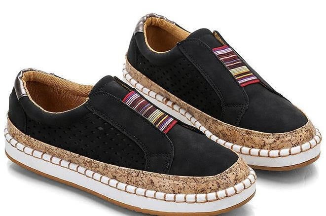 Damen Komfort-Slip-On-Sneaker aus Veloursleder mit elastischem Mehrstreifen-Dehnband und geflochtenem Espadrille-Detail – Névara