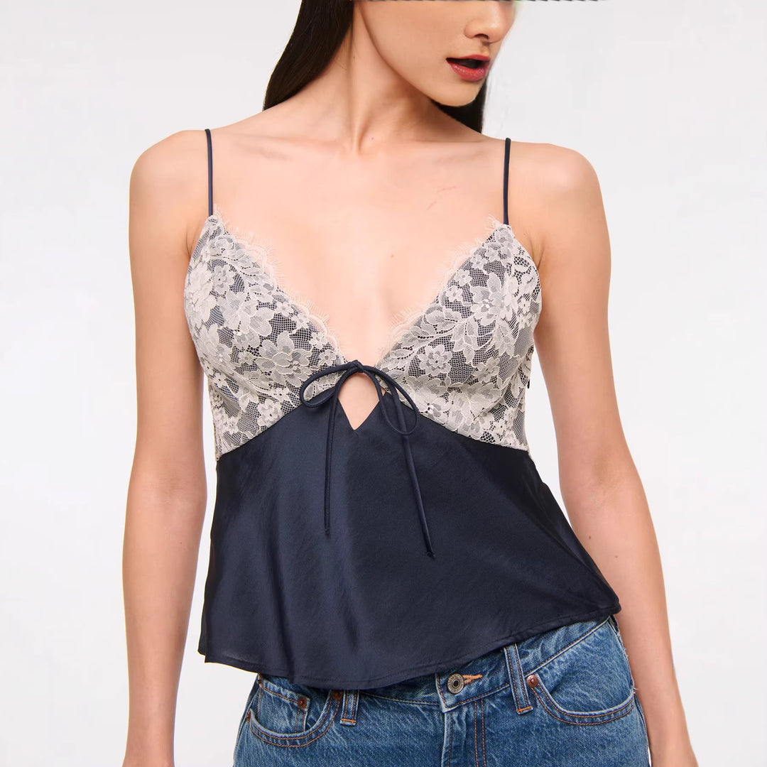 Damen Elegantes Negligé mit Spitzenakzenten Echo Archiv