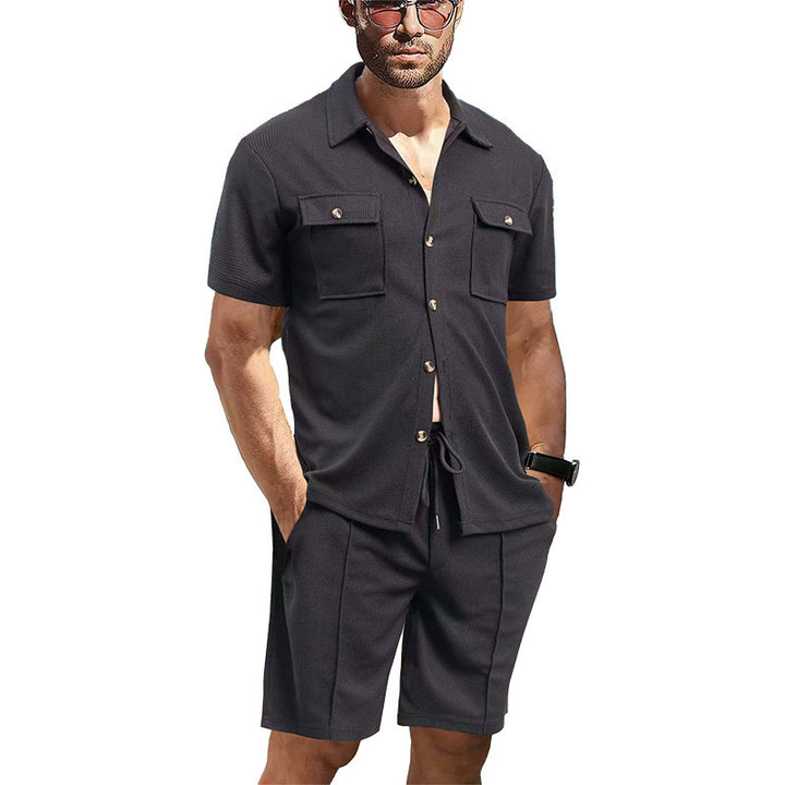 Herren modisches Kurzarmhemd mit passenden Shorts Echoarchiv