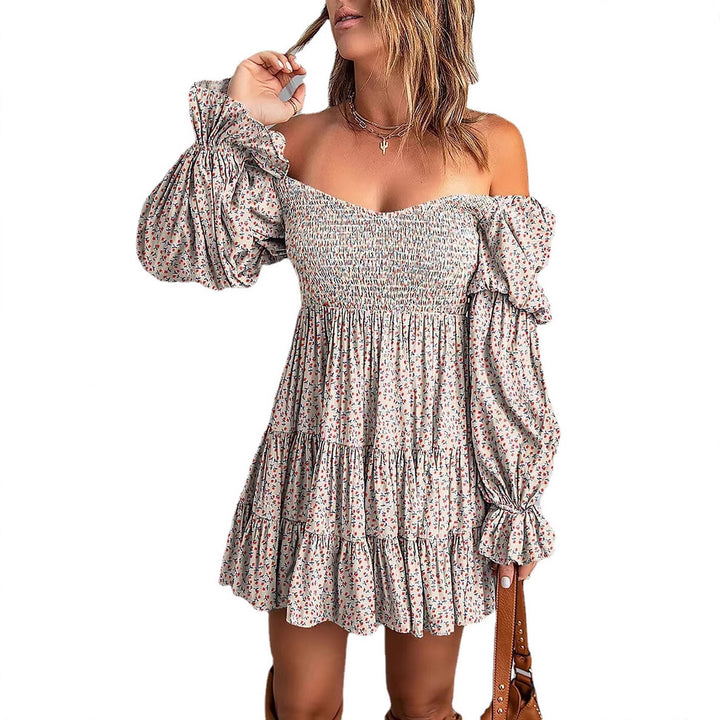 Damen Off-Shoulder Minikleid mit Smok-Oberteil, Volantstufen und gerafften Ballonärmeln – Élara