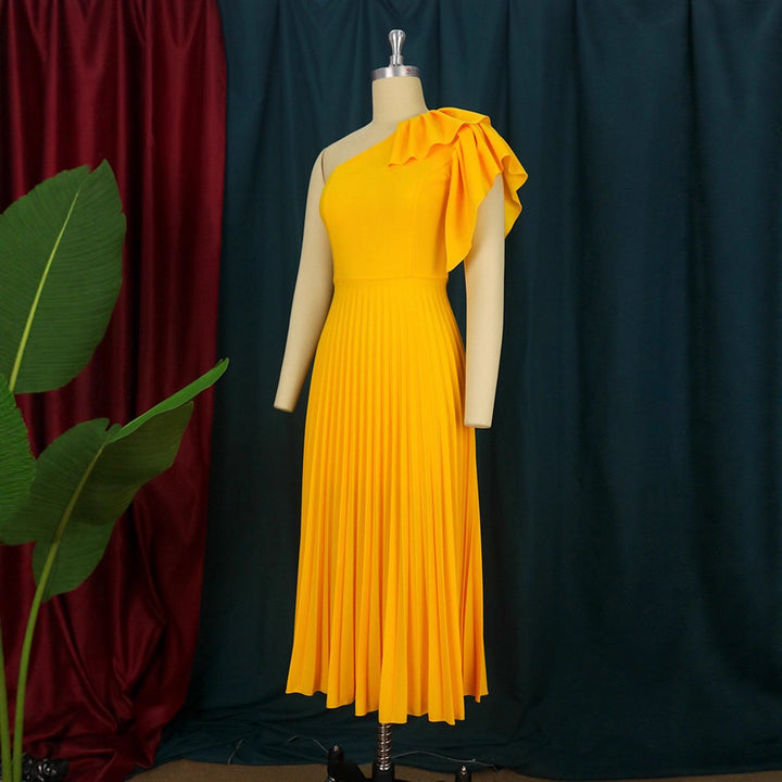 Damen Plissee Maxikleid mit asymmetrischem Träger und Rüschendetail Echo Archiv
