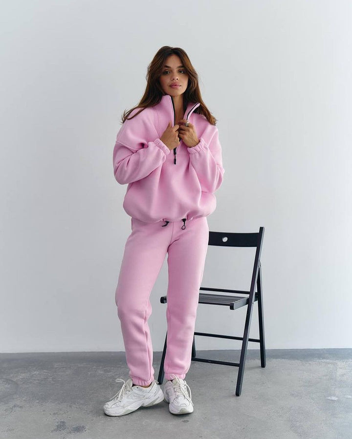 Damen Athleisure-Zweiteiler aus dickem French-Terry mit hohem Stehkragen, halbem Reißverschluss und Tunnelzughose Echoarchiv