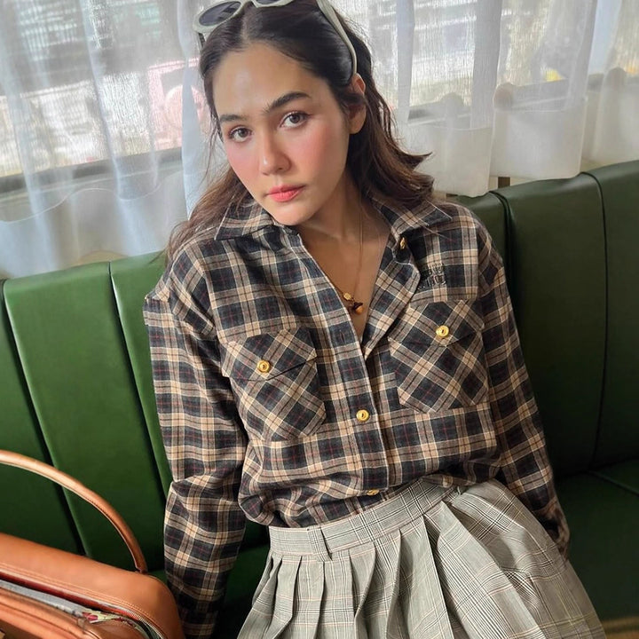 Damen Kariertes Overshirt mit Brusttaschen und goldenen Druckknöpfen Echoarchiv