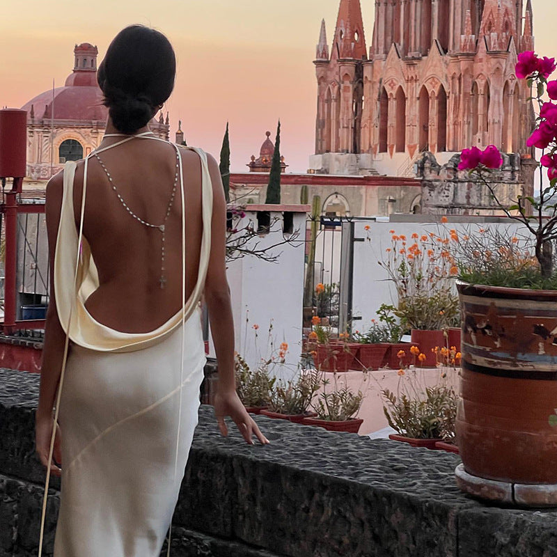 Damen Elegantes Satin-Maxikleid mit asymmetrischem Oberteil und fließendem Schnitt Echo Archiv