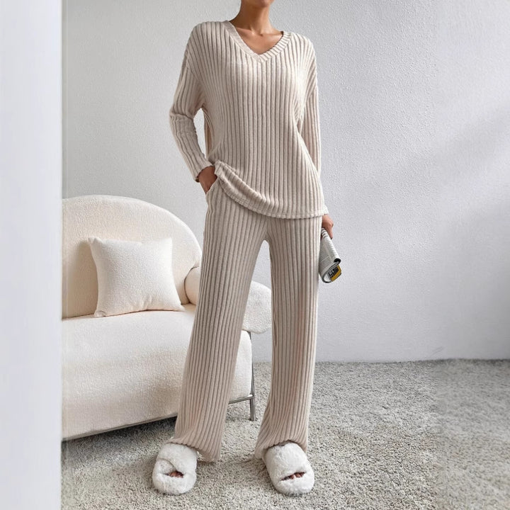 Frauen Rippstrick Lounge Set aus weichem Strick mit V-Ausschnitt und weitem Bein – Mavelle