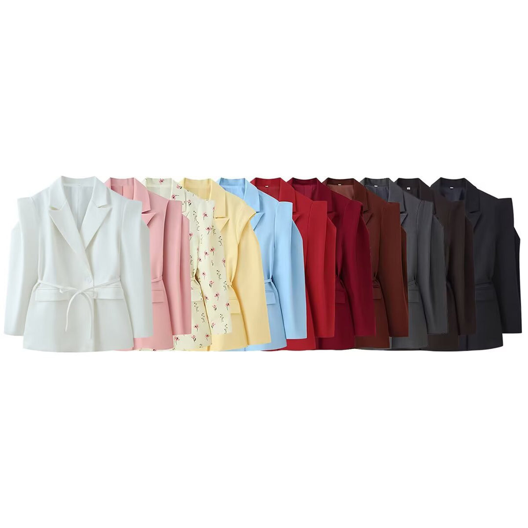 Damen Blazer mit Cut-Out‑Schultern, Taillengürtel und Pattentaschen Echoarchiv