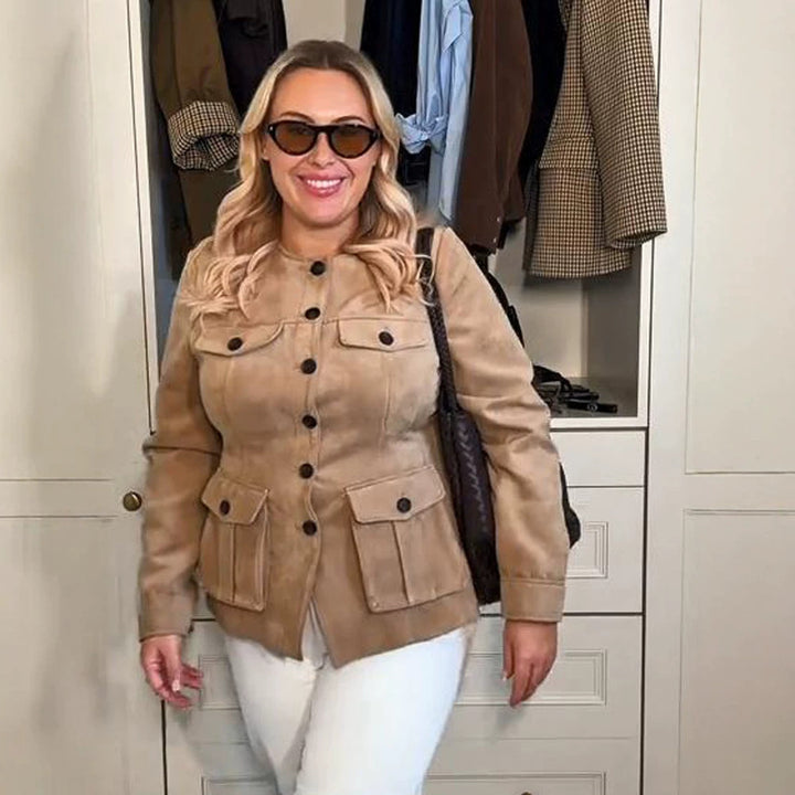 Damen Kurzjacke im Military-Utility-Stil mit aufgesetzten Pattentaschen und Rundhalsausschnitt Echoarchiv