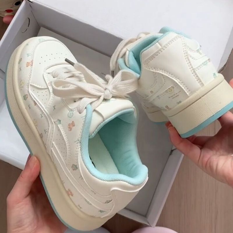 Damen Bequeme Freizeitsneaker mit floralem Design Echo Archiv