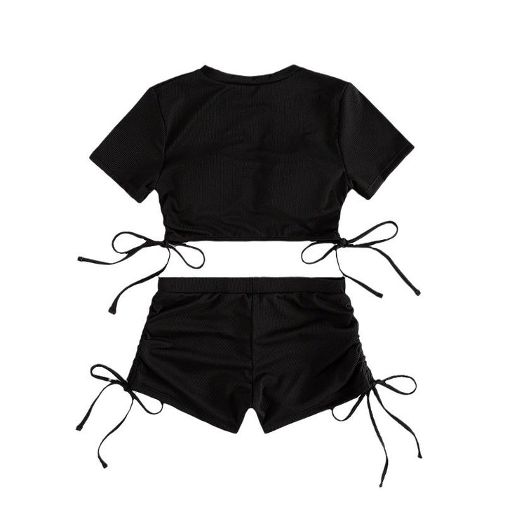 Damen sportliches Crop-Top mit verspielten Bindebändern und Shorts Echo Archiv