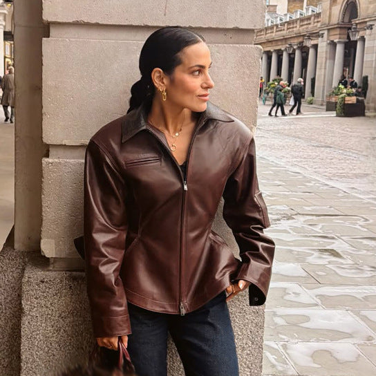 Damen Lederjacke mit tailliertem Schößchen, Reißverschluss & großem Hemdkragen Echoarchiv