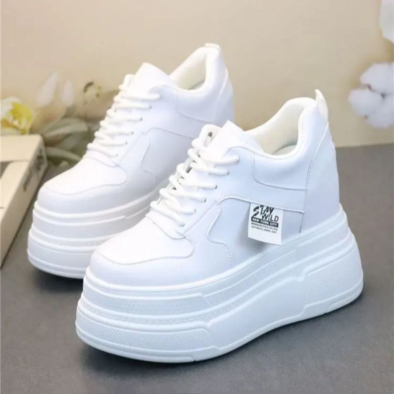 Damen Plattform Sneakers mit modischer Silhouette und stabiler Sohle Echo Archiv