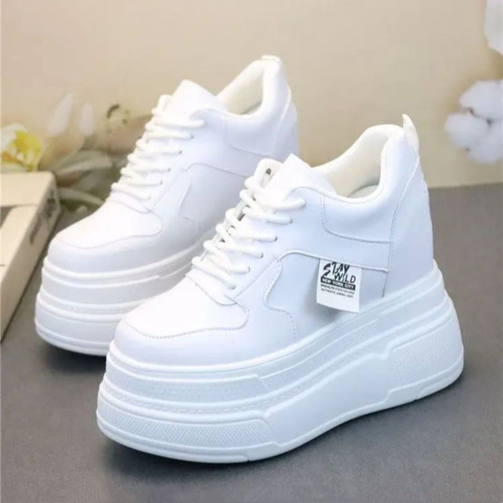 Damen Plattform Sneakers mit modischer Silhouette und stabiler Sohle Echo Archiv