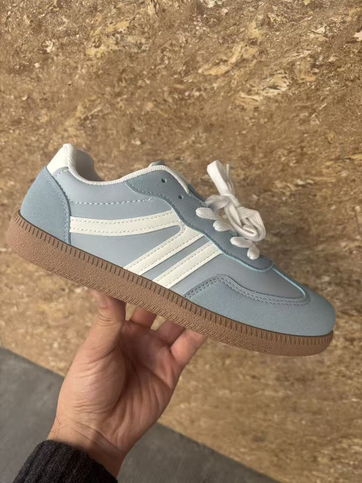 Damen Retro-Sneaker mit Gummisohle, leichtem Textilfutter und Komfortfußbett – Névara