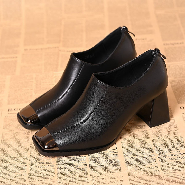 Damen Elegante Stiefeletten mit Blockabsatz und Glänzenden Akzenten Echo Archiv