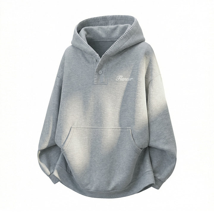 Unisex Oversize Kapuzenpullover mit Kängurutasche, halber Knopfleiste und Ziernaht Echo Archiv
