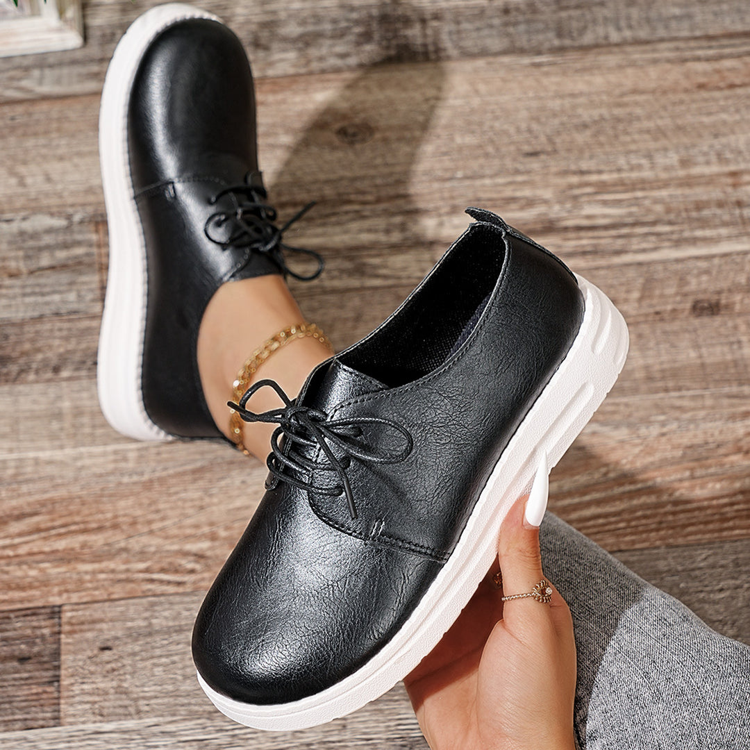 Damen Schnür-Sneaker aus Kunstleder mit gepolstertem Komfortfußbett und leichter Profilsohle – Névara