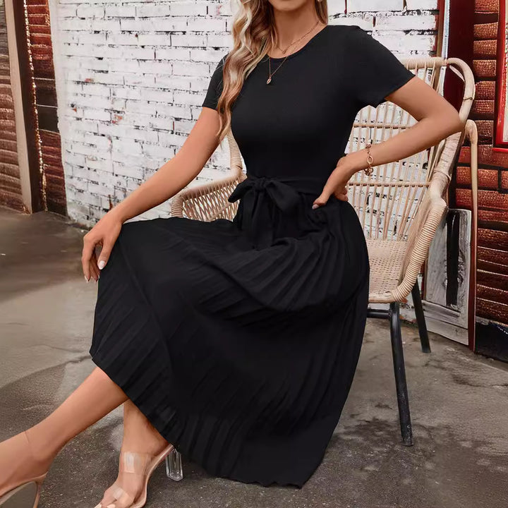 Damen Elegantes Midikleid mit tailliertem Design und schwingendem Rock Echo Archiv