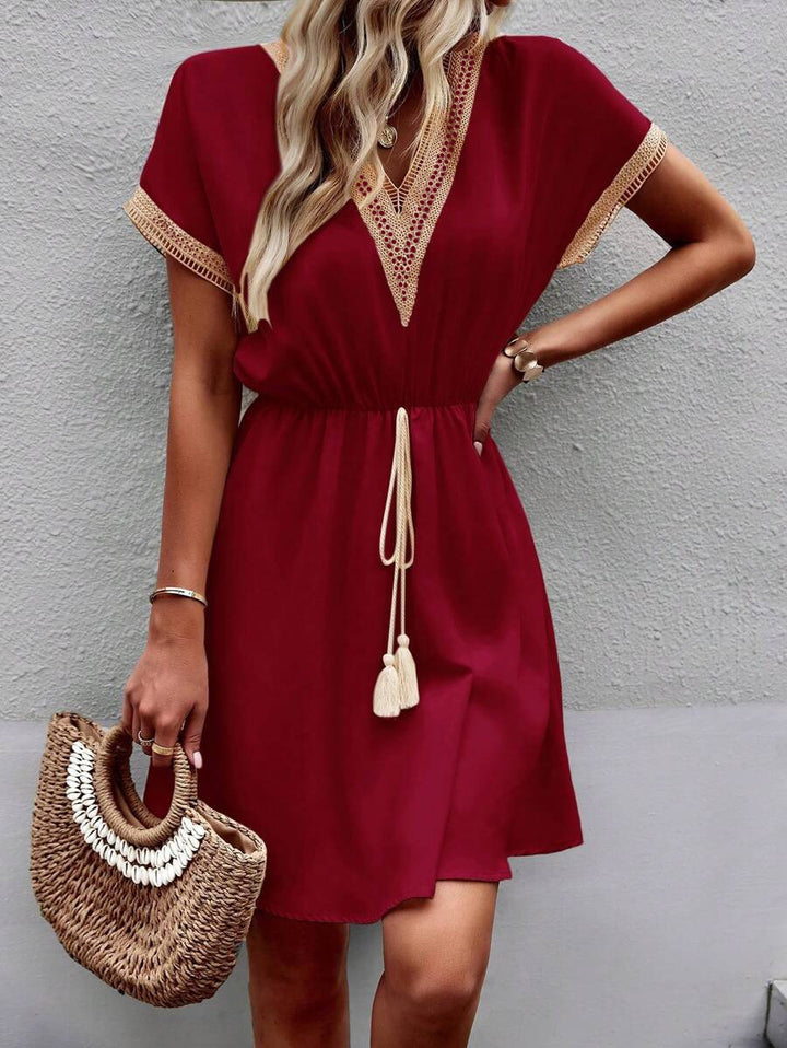 Damen Strandkleid mit raffiniertem Häkelkragen Echo Archiv