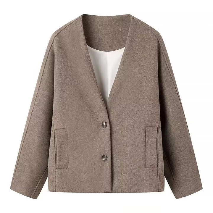 Damen Kurzjacke im Boxy‑Schnitt mit V‑Ausschnitt und Zwei‑Knopf‑Verschluss Echo Archiv