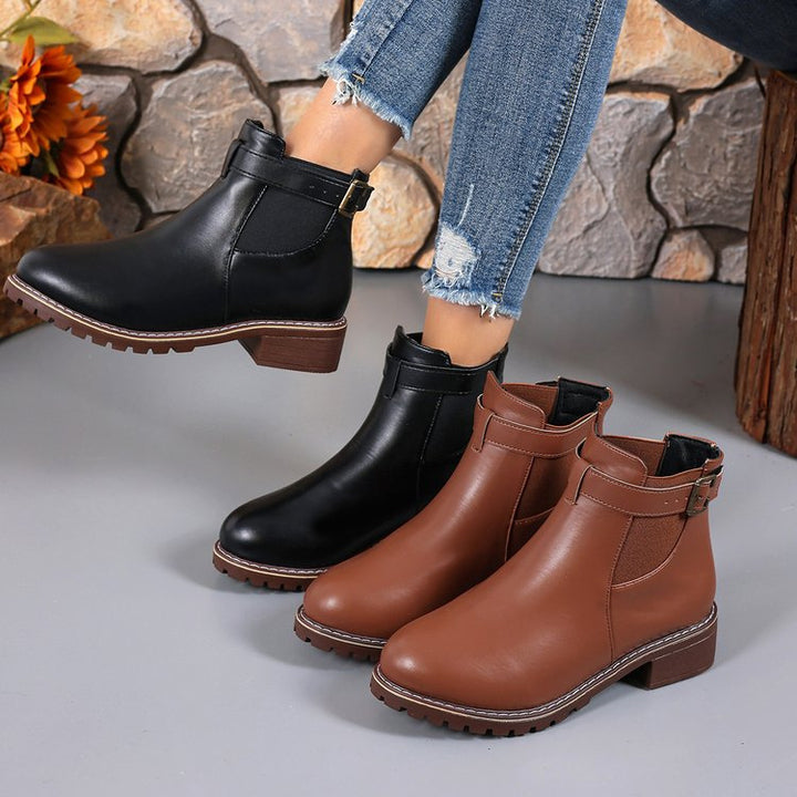 Damen Wildleder-Optik Chelsea-Stiefelette mit dekorativem Schnallenriemen, elastischem Einsatz und grober Profilsohle Echo Archiv