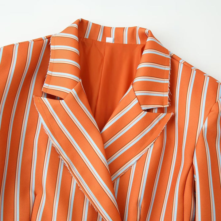 Damen doppelreihiger Blazer mit senkrechtem Streifenmuster und ausgefranstem Revers Echo Archiv