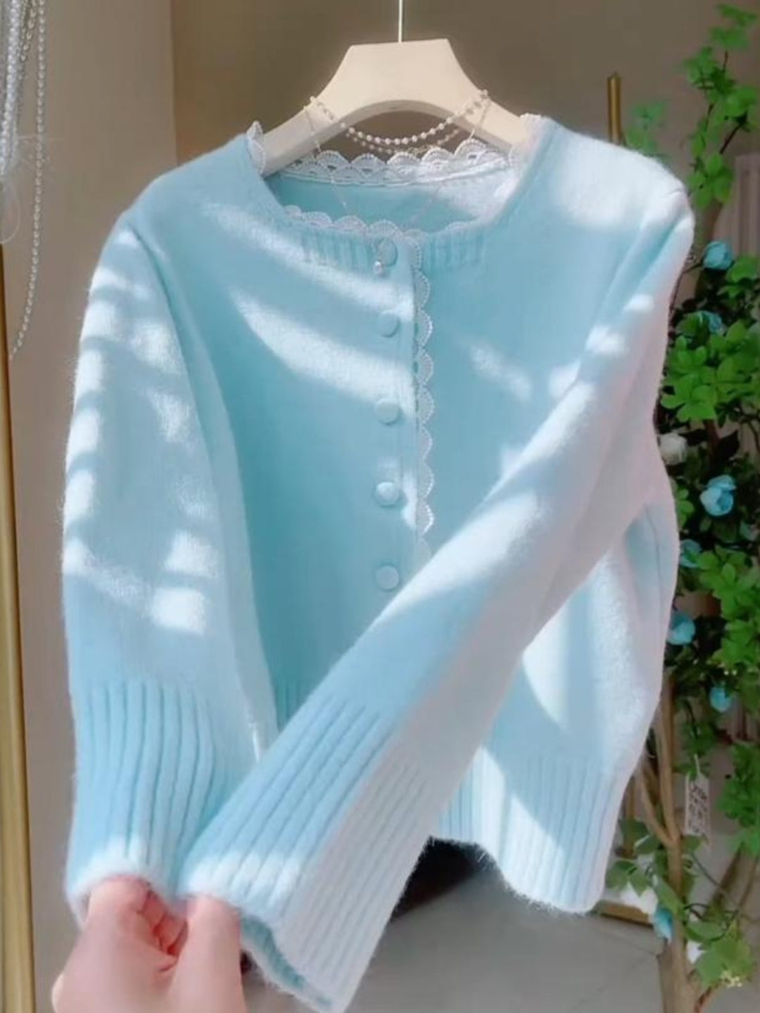 Damen Verspielte Strickjacke mit Spitzenelementen Echo Archiv