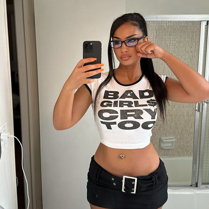 Damen Kurz geschnittenes Statement-Cropped-T-Shirt mit Ringer-Bündchen und figurbetonter Passform Echo Archiv