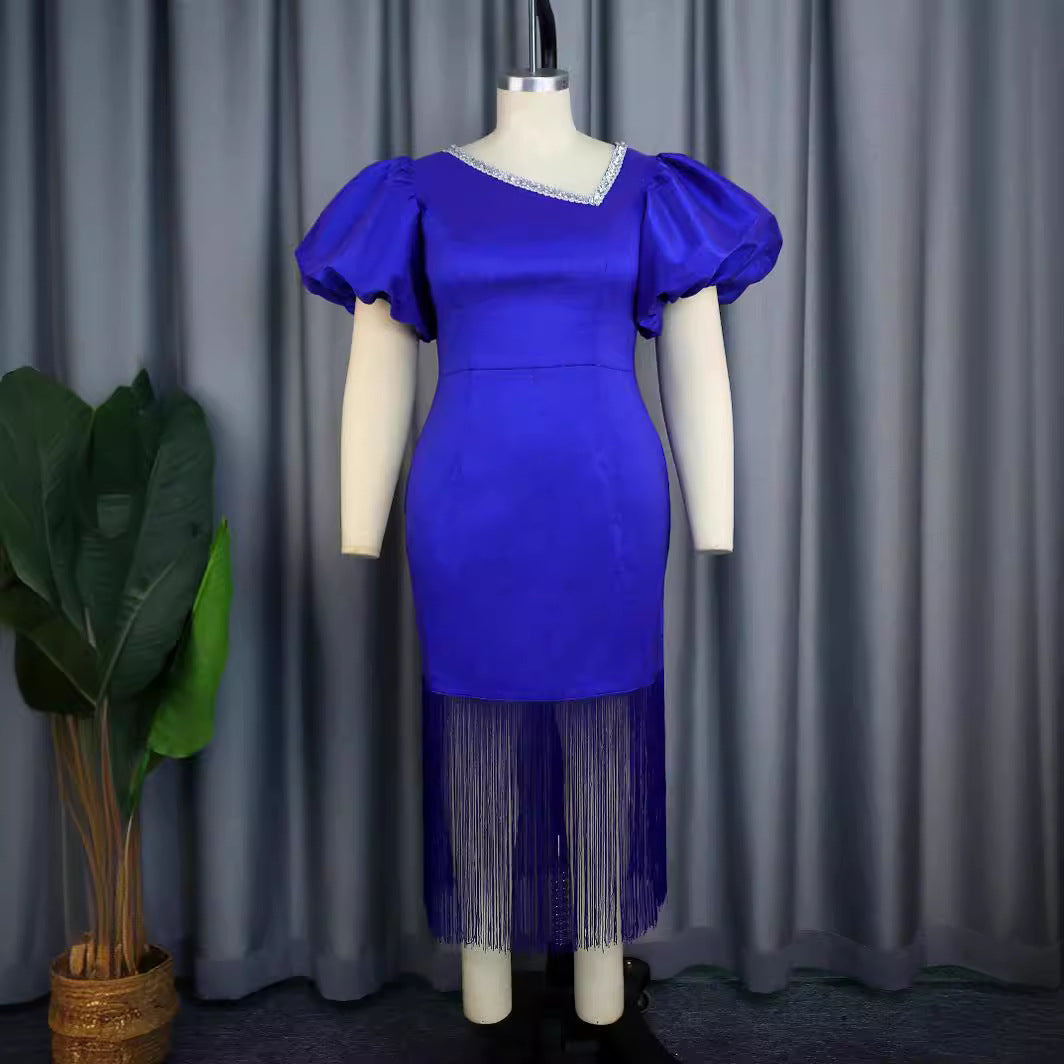 Damen figurbetontes Kleid mit voluminösen Puffärmeln und Fransen Echo Archiv