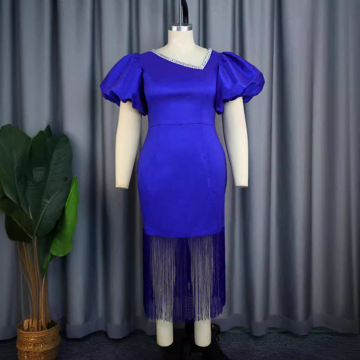 Damen figurbetontes Kleid mit voluminösen Puffärmeln und Fransen Echo Archiv