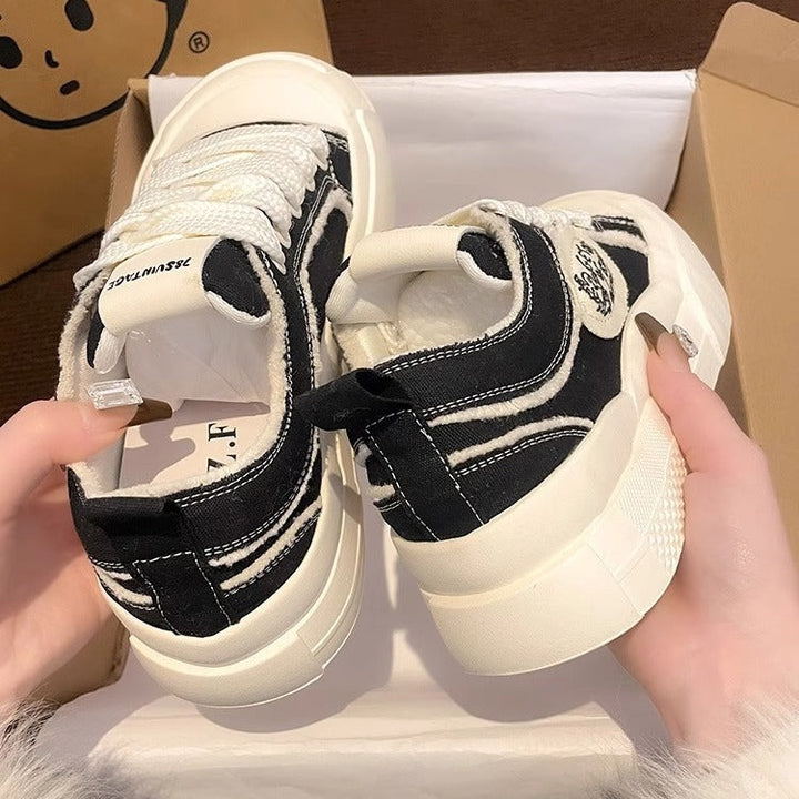 Damen Exklusive Trend-Sneaker mit weichem Obermaterial und besonders dämpfender Sohle Echo Archiv